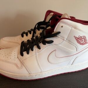 Nike Air Jordan 1 Retro Mid Men’s Basketball Shoes | Size 13